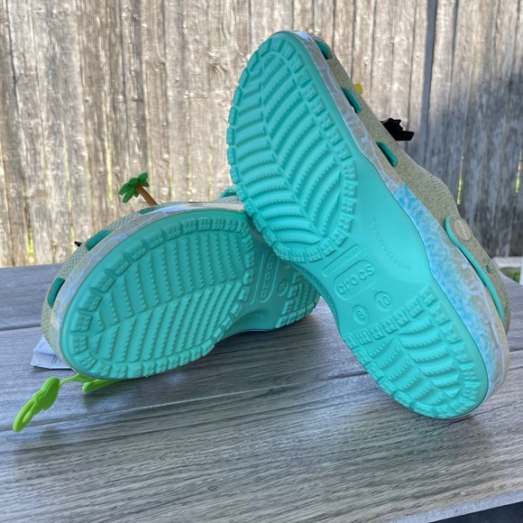 Crocs Margaritaville Beach Classic Clog Mens 8 Green 209269 Jibbitz Charms NEW